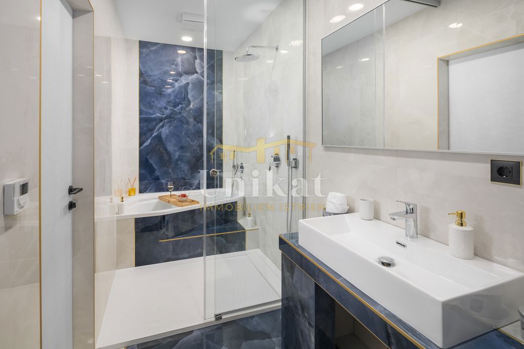 Nova moderna vila samo 400 metrov od morja